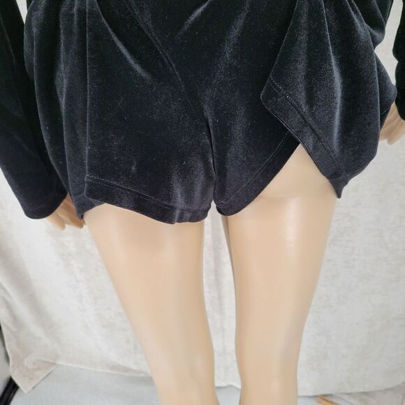 Gianni  Bini Black Velour Long Sleeve Romper Women's Medium - Picture 10 of 14